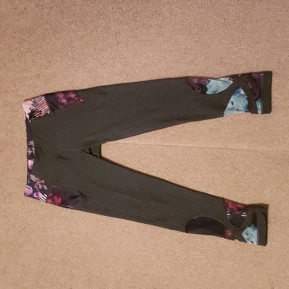 Calia by Carrie Underwood Women's Essential 7/8 Wrap Leggings